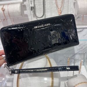 New Michael kors Jet Set Travel Large Logo Wristlet